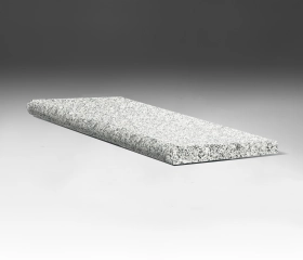 Накладная ступень 1500*350*30, м/р: Мансуровское(полированная, полированная фаска 5*5 и торец по одной стороне)